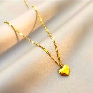 Heart shaped pendant necklace